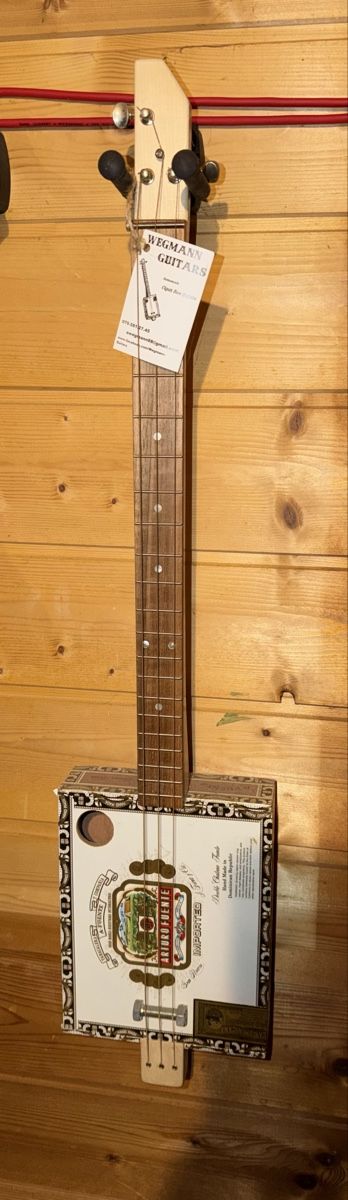 Musikinstrumente: Cigar Box Guitar - Wegmann Guitars – Gebraucht aus fey von Caductilometre