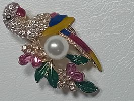 modeschmuck brosche mit kristall