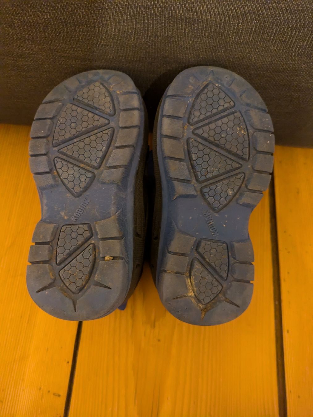 Scarpe per ragazzi: Schneestiefel, Kinder Winterschuhe Gr.26 – Usato da Winterthur venduto da PMeyja03 4