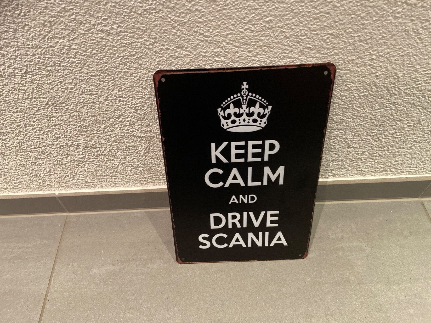 Insegne: SCANIA KEEP CALM Schild %%%NEU BLACK – Nuovo e nell'imballaggio originale da Seon venduto da Aaargauer01 5