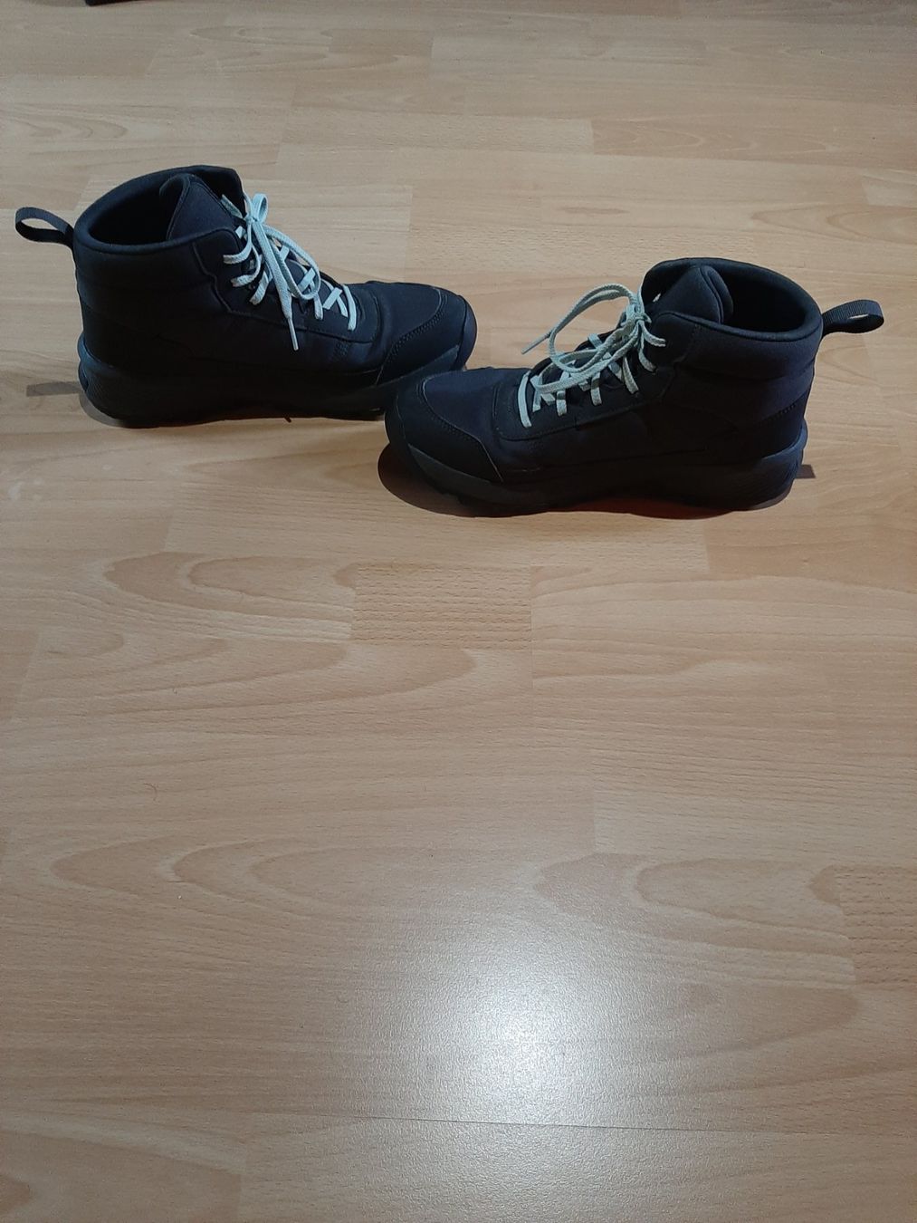 Decathlon Scarpe da uomo: Decathlon Wanderschuhe waterproof Gr.40 – Nuovo (secondo la descrizione) da Schwanden GL venduto da Evmolpia 1