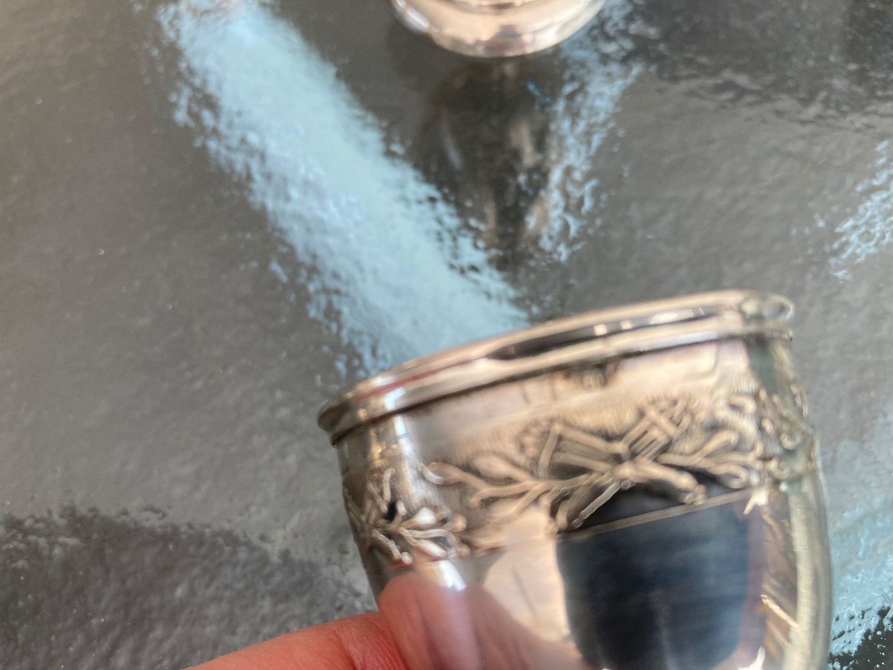 Autre vaisselle: Wunderbare antike Eierbecher, Silber, filigranes Dekor – D'occasion à Zürich par kostbares 3