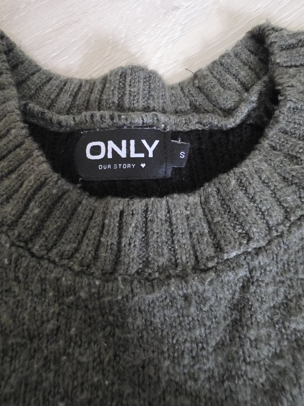 Maglioni & Felpe: ONLY Pullover gestreift oliv schwarz Grösse S gebraucht – Usato da Wigoltingen venduto da Zuckerfee84 1