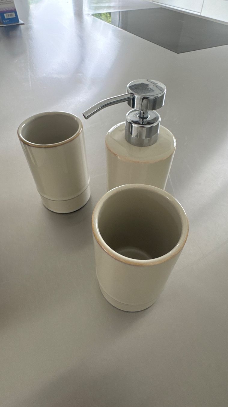 Portasapone: Diffuseur savon et 2 verres en céramique neufs – Usato da giffers venduto da sev_c9x9 1