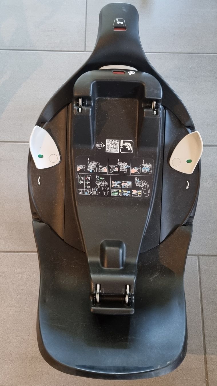 Maxi-Cosi Seggiolini per auto: Maxi Cosi Babyschale mit Isofix 360° – Usato da Fahrwangen venduto da Agnar 2