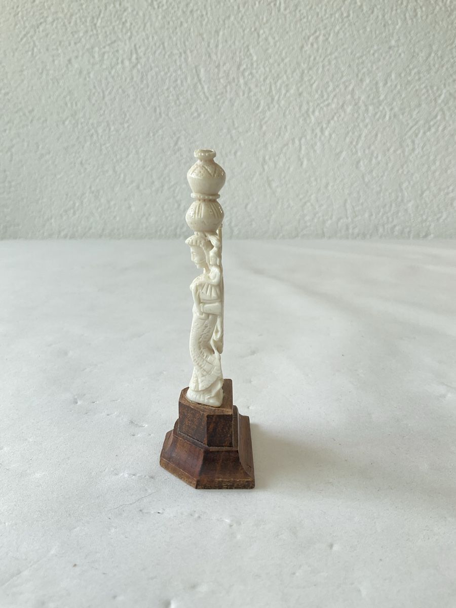 Figuren: Ancienne petite statuette sculptée  – Gebraucht aus Malleray von Robot12 1