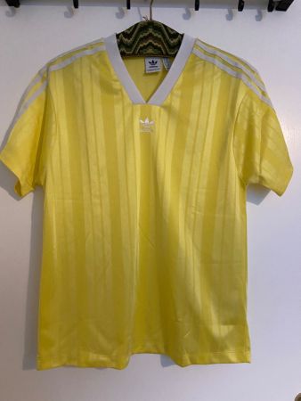 T-shirt - Adidas- Gr. 32 (XS) - neuwertig