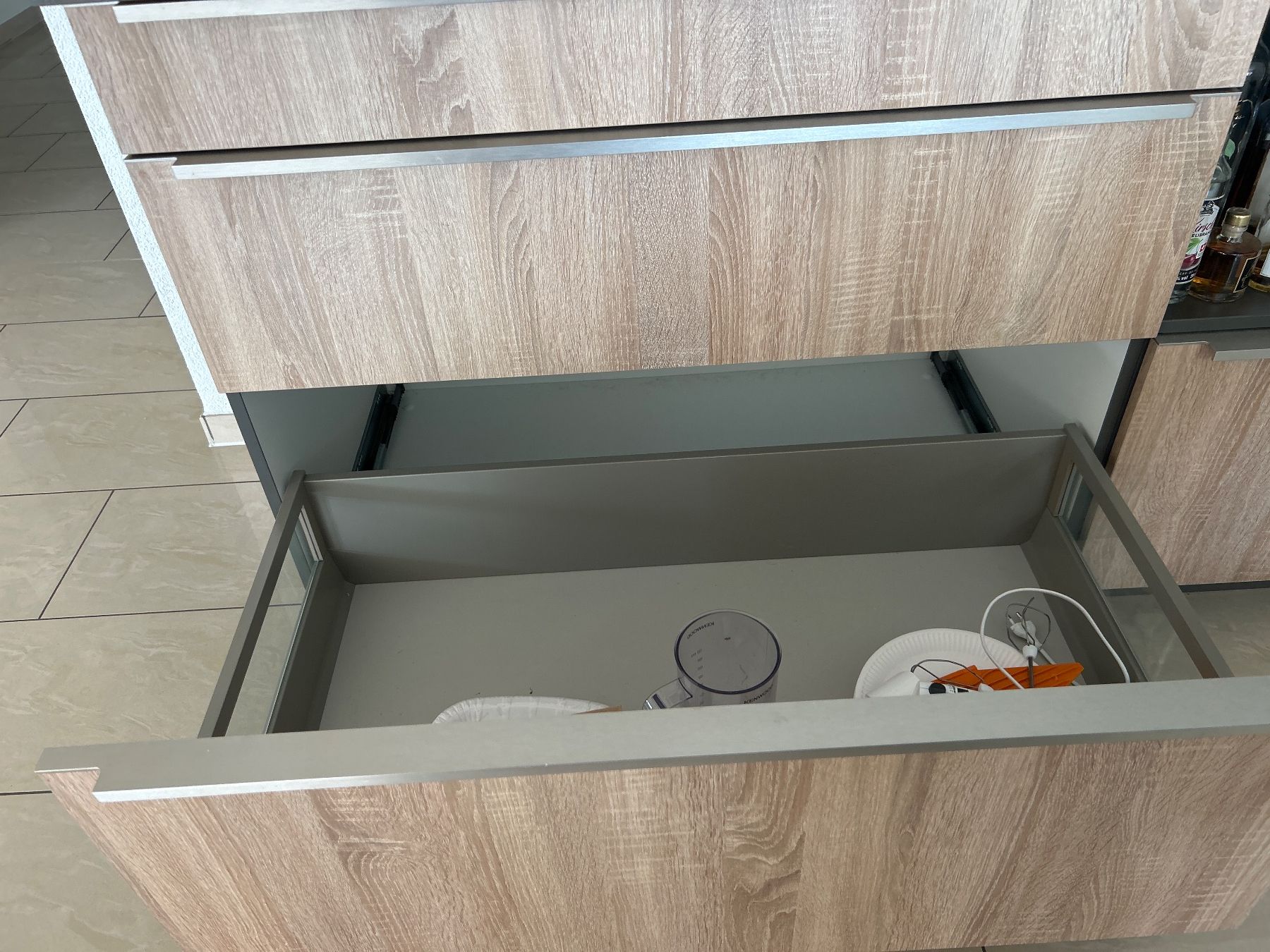 Cassettiere: Sideboard / Anrichte Holzoptik mit viel Stauraum – Usato da Tennwil venduto da Mabuko10 3