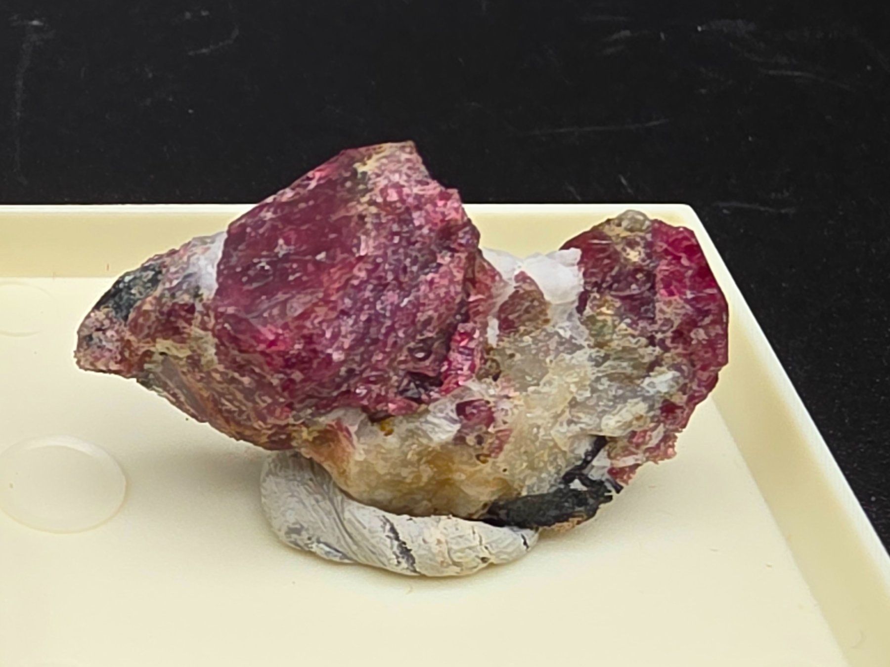 Minerali & Pietre curative: RaRe Eudialyte  Murmansk Oblast, Russia – Usato da Figino venduto da minshop 4