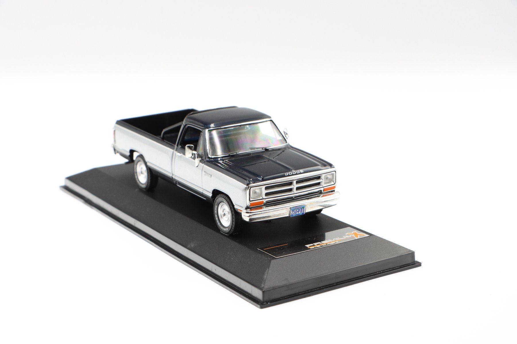Dodge Modellini d'auto: Dodge Ram 1987 1:43 PremiumX – Nuovo (secondo la descrizione) da Bühl b.Aarberg venduto da modelldiecast 9