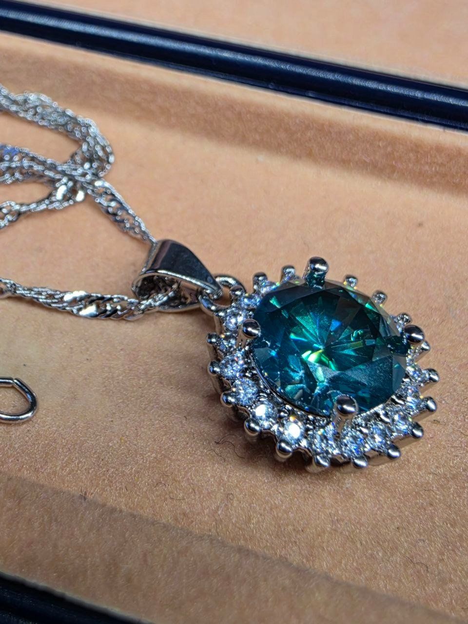Catenine: Collier argent avec zircons – Nuovo e nell'imballaggio originale da Reconvilier venduto da Tsma67 7