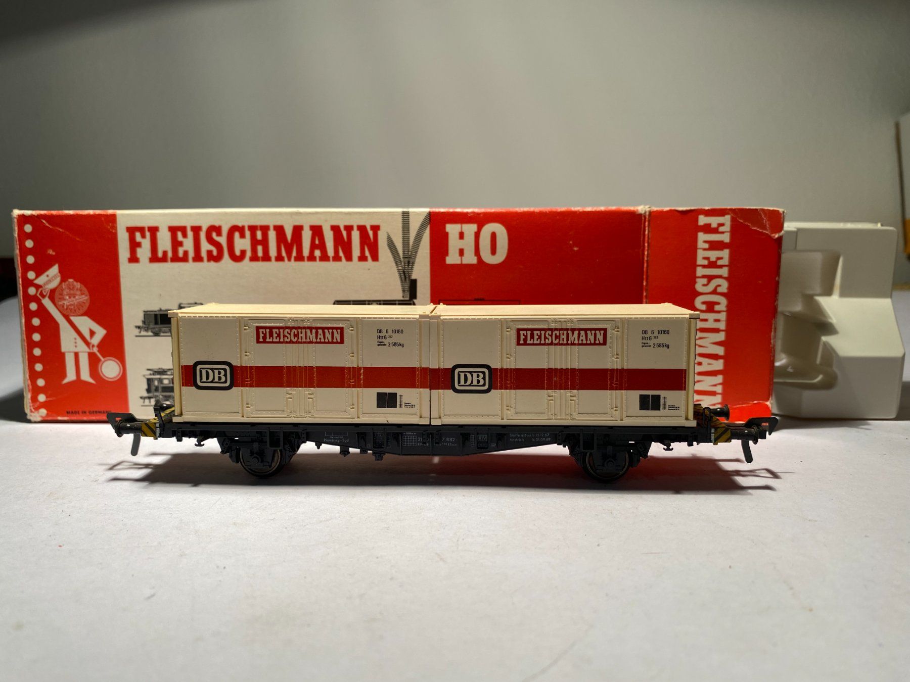 Fleischmann Modellini di ferrovie: Fleischmann 5232 H0 Containertragwagen mit 2 Container – Usato da Buchrain venduto da Modellbahn11