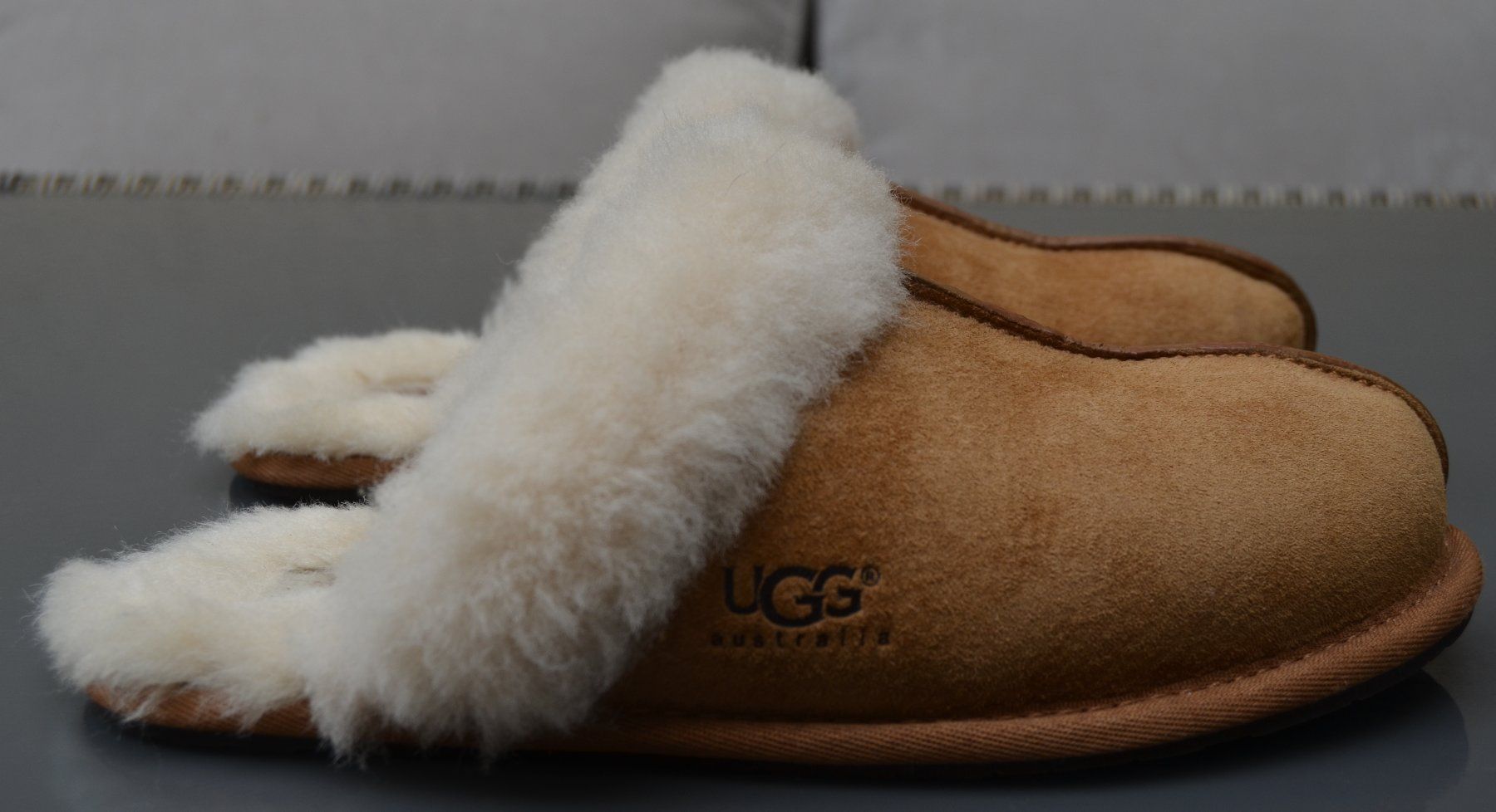 Ugg Scarpe da donna: UGG Scuffette II .37 Hausschuhe / pantoufles – Usato da Collonges venduto da arashee 3