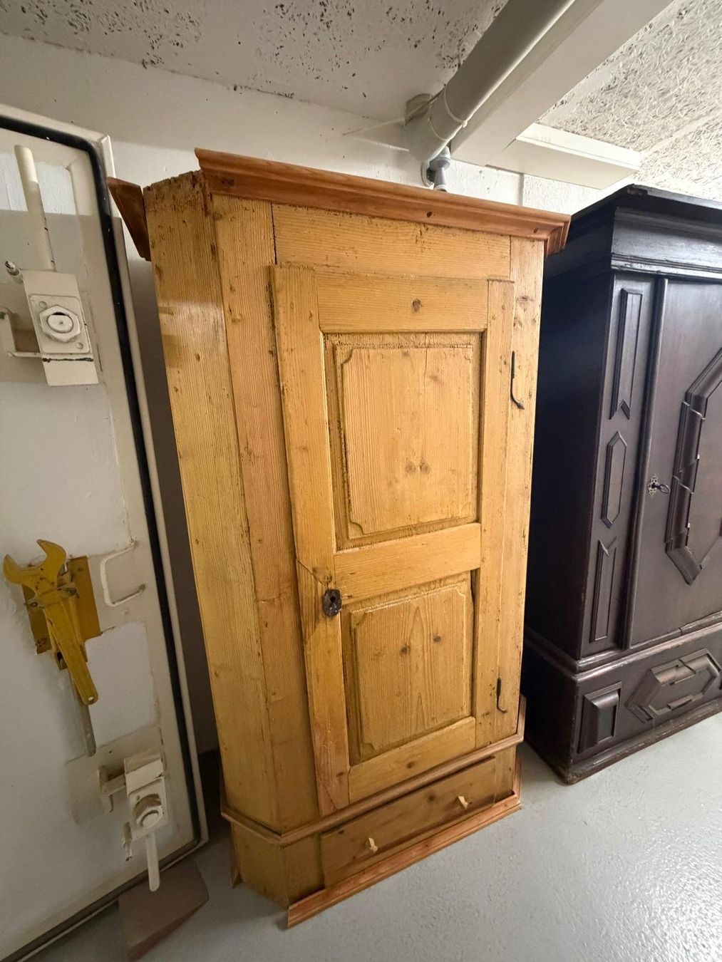 Armoires: Alter Holzschrank – D'occasion à Stäfa par lau_y5dc