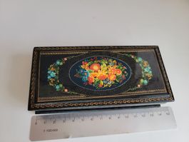Boîte laquée russe – Motifs floraux traditionnels
