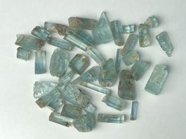 schönes Aquamarin Lot, roh Kristalle 418 Karat