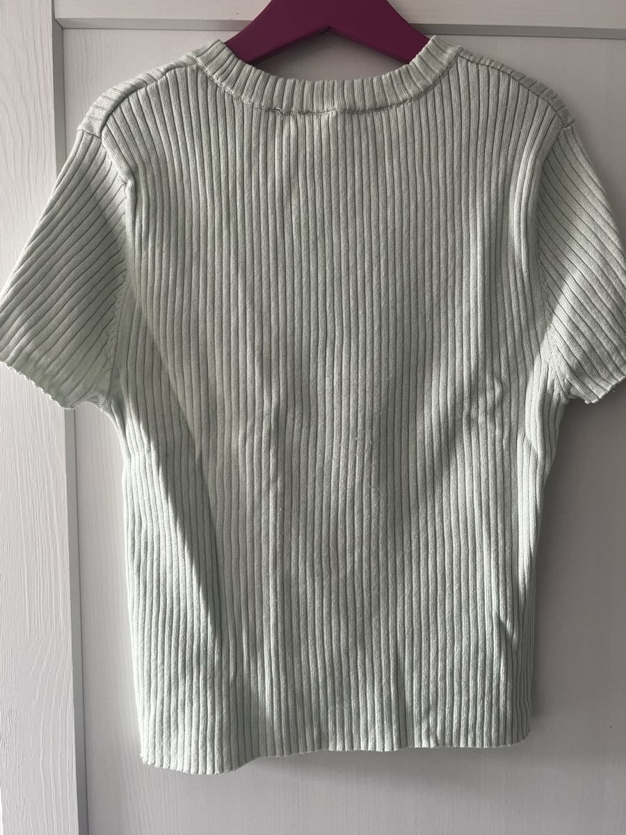 H&M Blusen, T-Shirts & Tops: H&M Hellgrün top gerippt Gr.170 neuwertig – Gebraucht aus Bottighofen von fritz-81 2