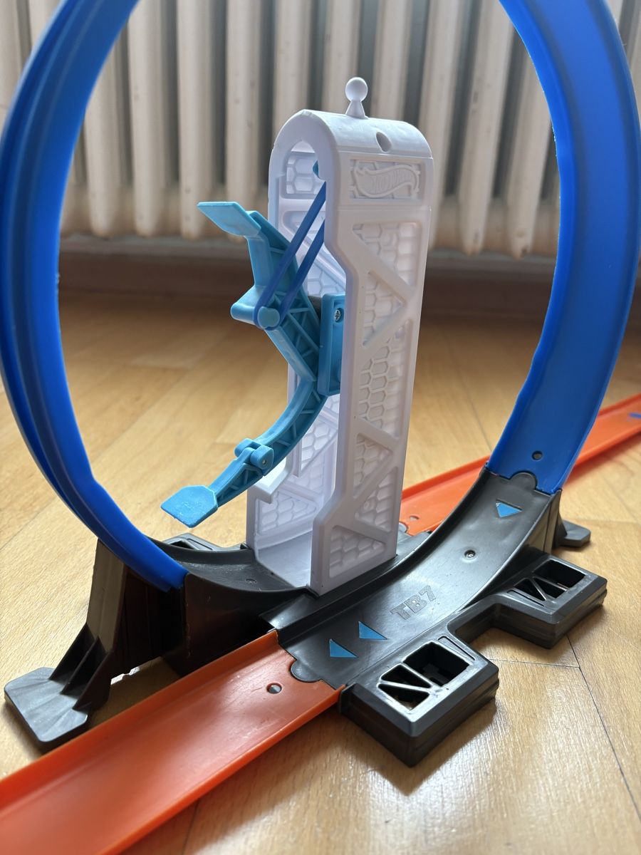 Hot Wheels Giocattoli:  HOT WHEELS - one loop – Usato da Basel venduto da Marlen18 1