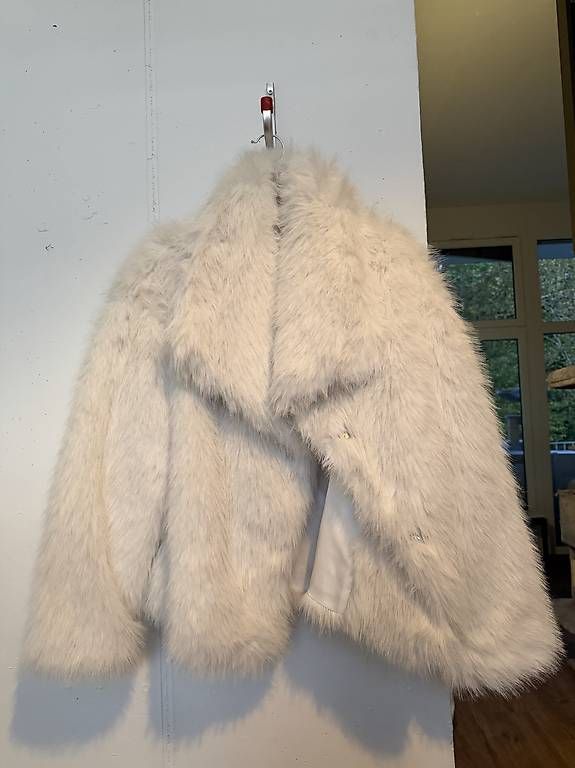 Giacche: Zara Faux Fur Jacket – Nuovo e nell'imballaggio originale da Aarau Rohr venduto da noe_qp6x