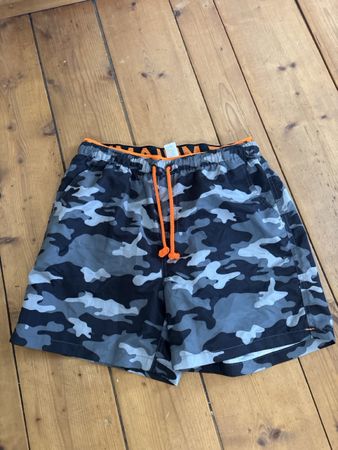 Badeshorts Grösse S, Tarnmuster, ideal für Sommer ☀️