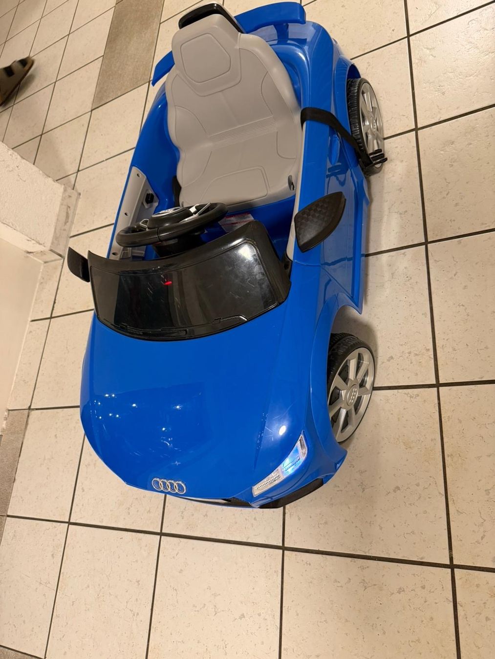 Veicoli per bambini: Audi TT RS Kinder Elektroauto blau – Usato da Kloten venduto da Armada-Rijeka 2