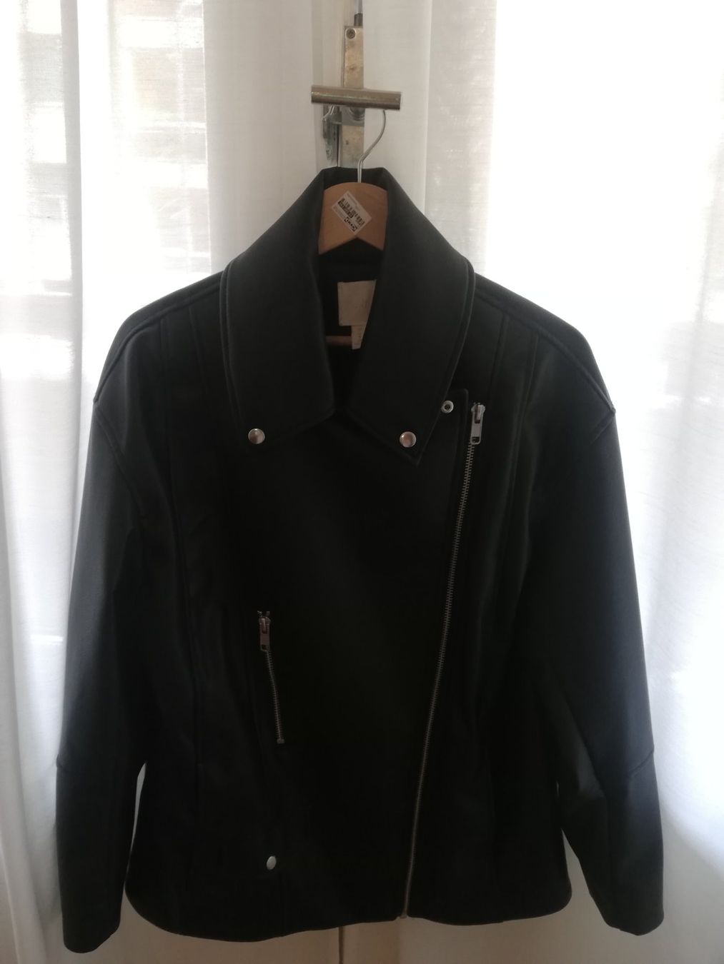 H&M Giacche: Faux Leather Oversized Black Biker Jacket from H&M – Nuovo (secondo la descrizione) da Genève venduto da ana_rocha