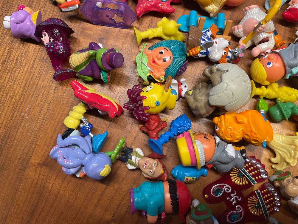 Verschiedene Figuren Kinderüberraschung 5