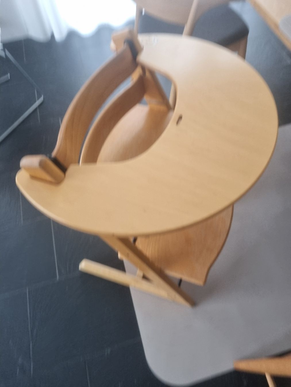 Stokke Seggioloni: Trip Trap Tisch Holz altes Modell – Usato da Wängi venduto da  1