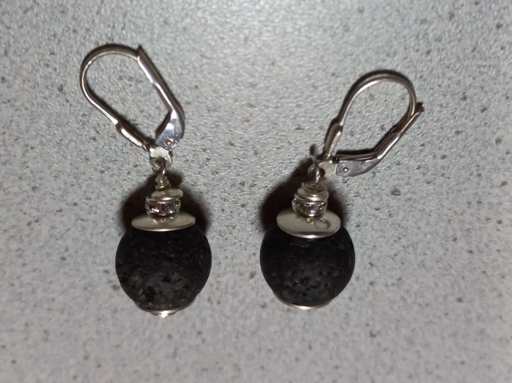 Swarovski Orecchini pendenti & Orecchini a lobo: Silber Ohrhänger mit Lavastein und Swarovski Ring – Nuovo e nell'imballaggio originale da Winistorf venduto da acreativ2