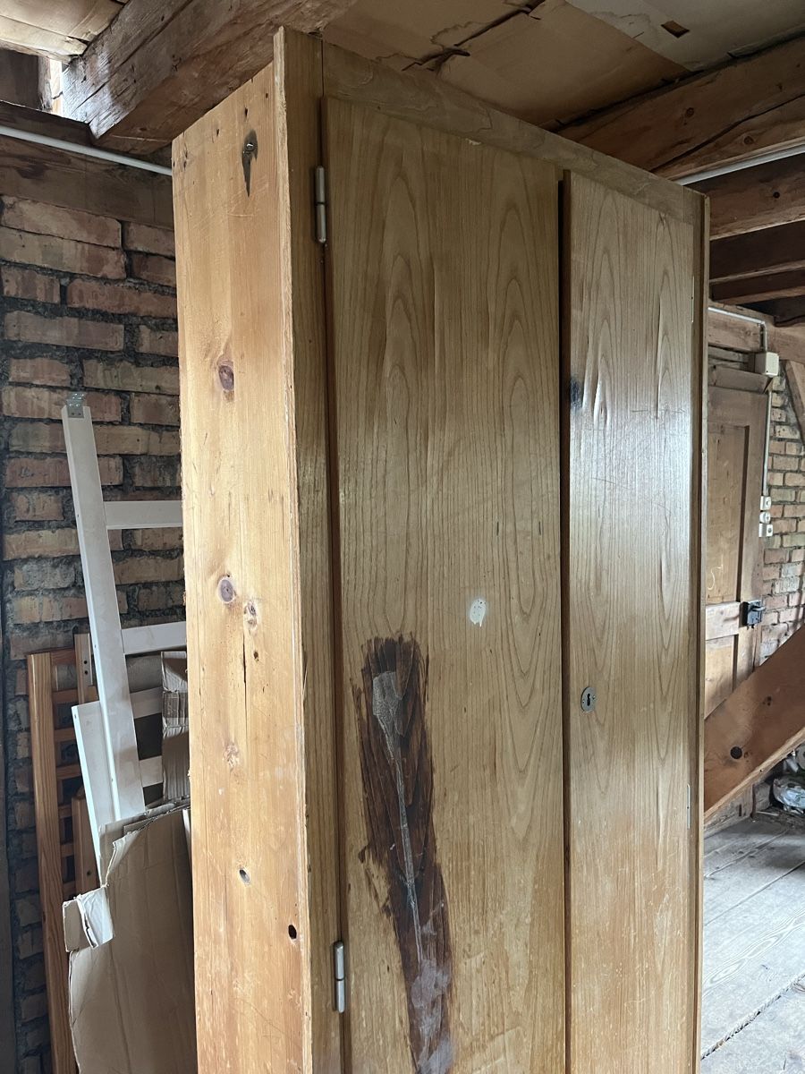 Armadi: Holzschrank 80x200cm Occasion – Usato da Escholzmatt venduto da Stern777