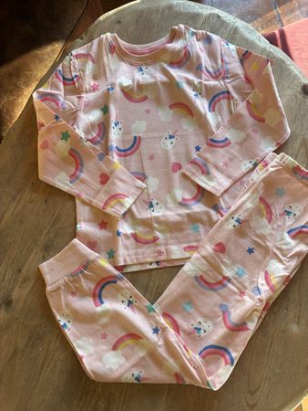 Schönes Pyjama Gr. 116, Neu