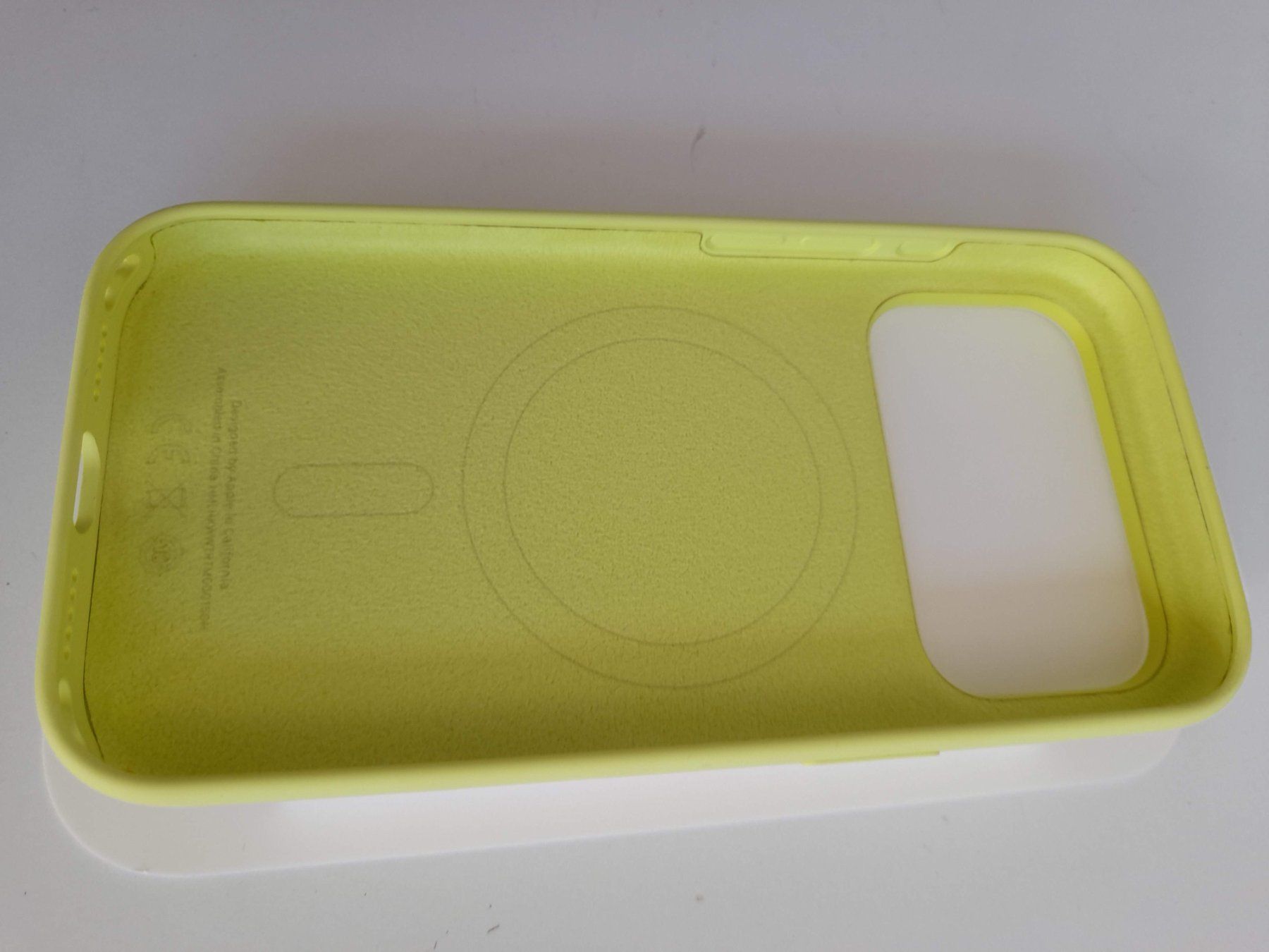 Apple Covers & Schutzfolien: APPLE iPhone 17 Pro Silikon Case neongelb – Neu (gemäss Beschreibung) aus Liebefeld von Restwert_Liebefeld 2