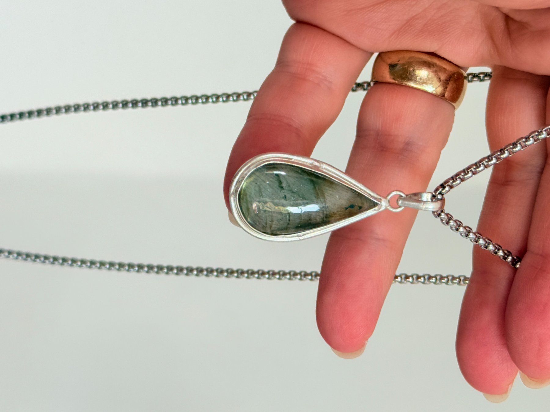 Ketten: Labradorite necklace – Neu und originalverpackt aus Genève von AGBERG 7