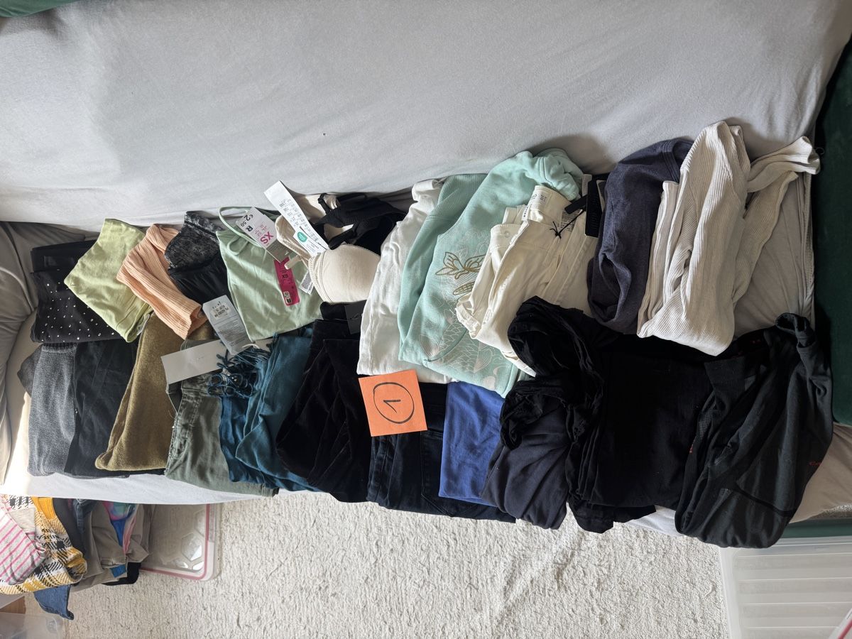 Lots de vêtements: Kleiderpaket 1 Grösse S – D'occasion à Endingen par Mira-Nur