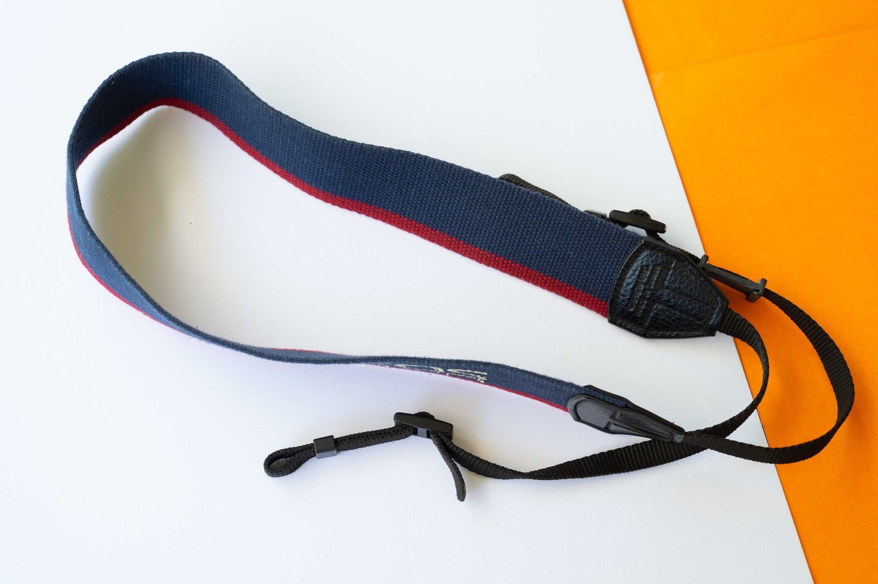 Canon Altri Accessori: Canon Kameragurt – Usato da Schwerzenbach venduto da floridan 2