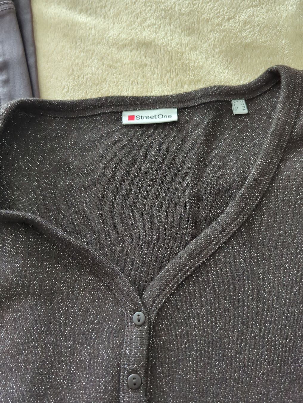 Cecil Lotti di vestiti: NEU Street One Glitzer-Pulli+ Cecil Kunstlederhose – Nuovo e nell'imballaggio originale da Einsiedeln venduto da katschar 1