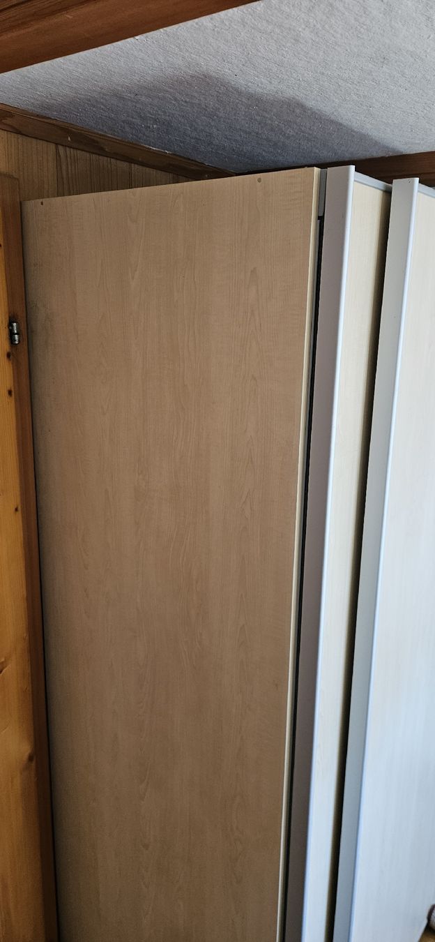 Armadi: Massiver Kleiderschrank – Usato da Belp venduto da Ginus85 1