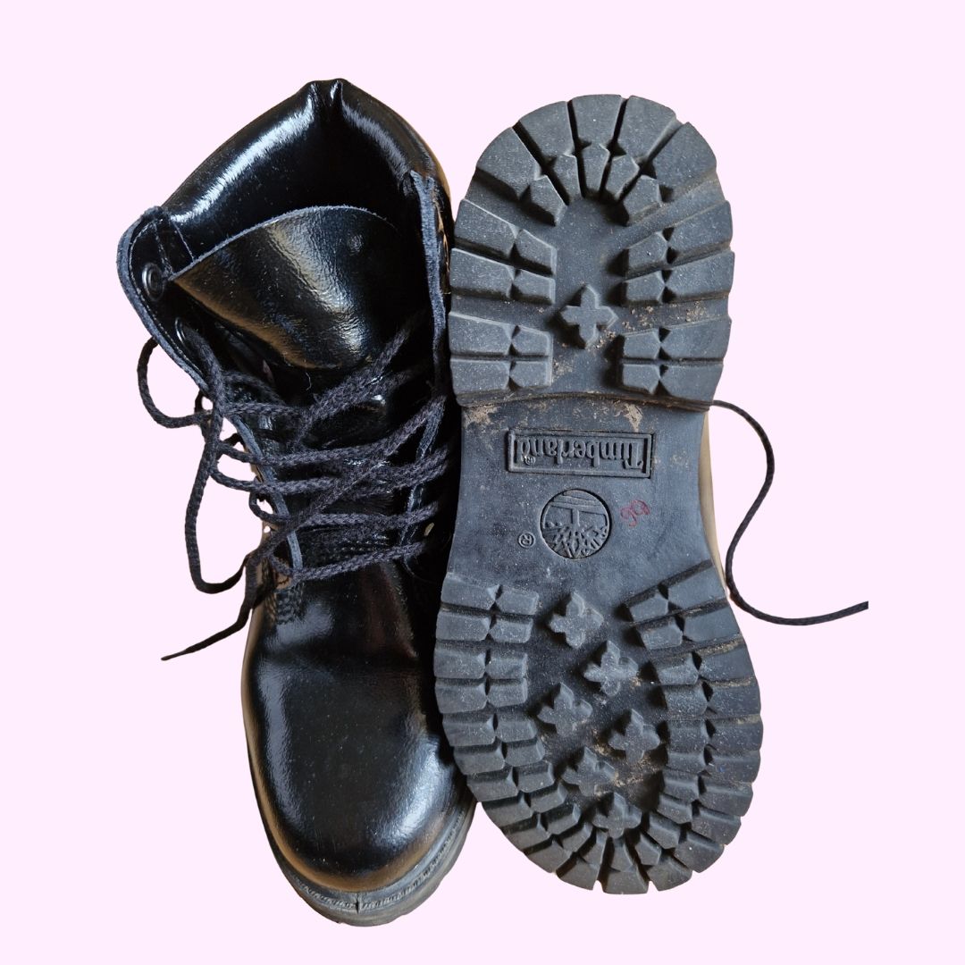Timberland Scarpe da donna: Wasserdichte schwarze Timberland Boots,  Grösse 38 – Usato da Bern venduto da Vintagefromthefuture 4