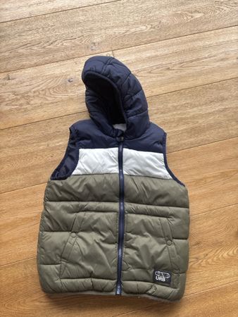 Gilet/ Steppweste mit Kapuze, Khaki, Gr. 128