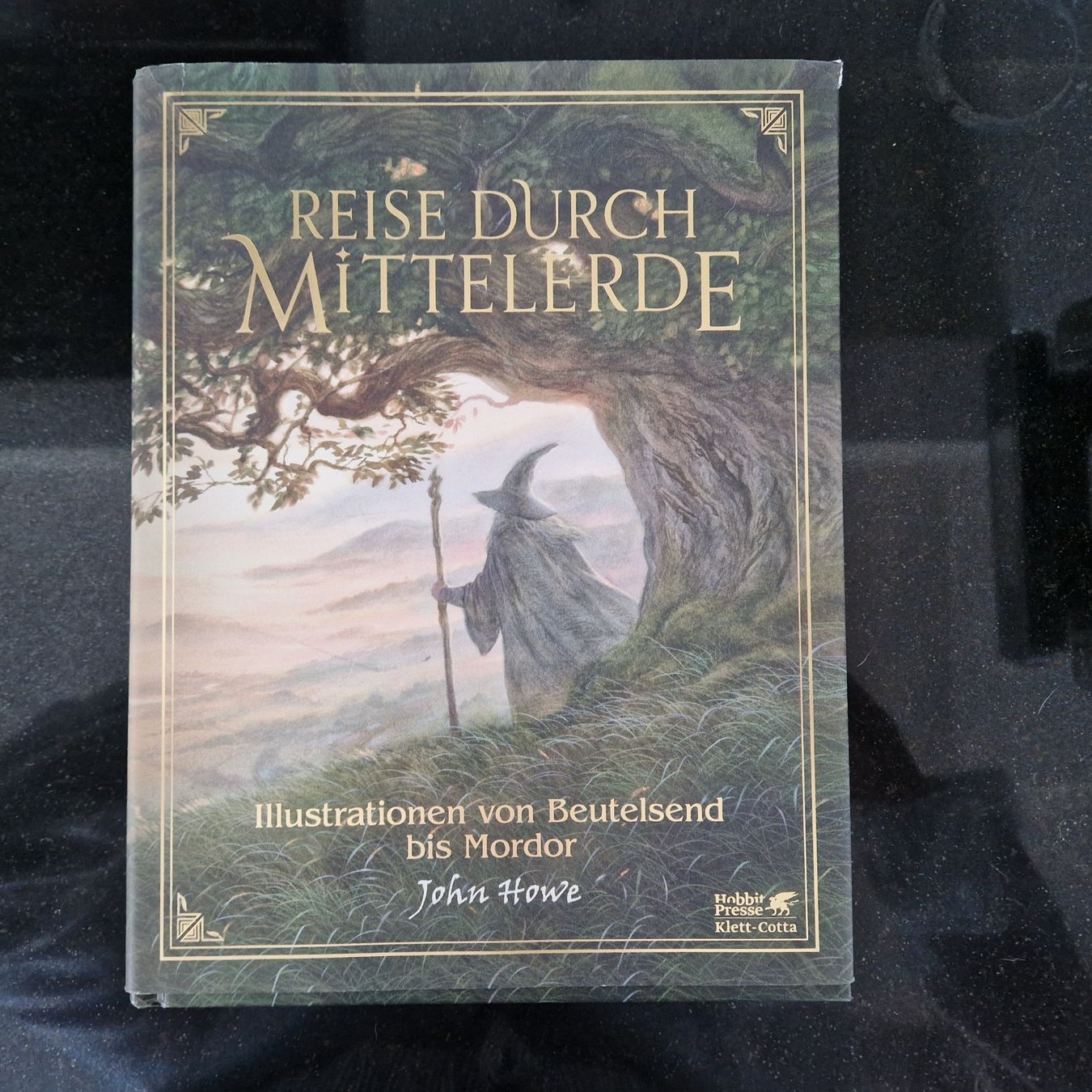 Libri: Reise durch Mittelerde, illustriert von John Howe – Nuovo (secondo la descrizione) da Gränichen venduto da sunchi07