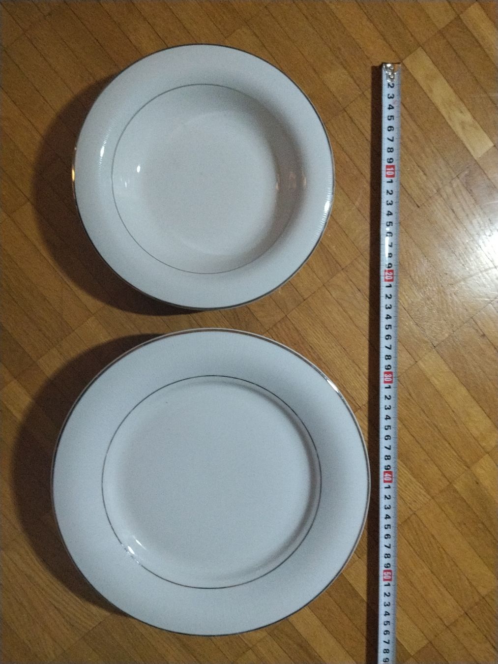 Geschirrsets: 5 dinner plates, 3 oup plates, white, gold rim – Gebraucht aus thun von edw_65cw 2