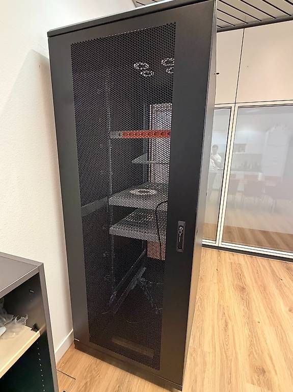 Armadi: Wirewin CAB PERF 800×1200×42U BL – Usato da Baar venduto da ash_sqt2