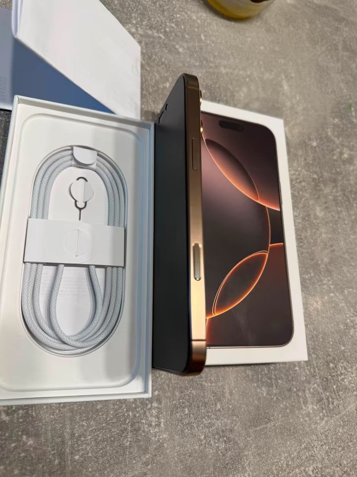 Apple Telefoni cellulari / Smartphones: iPhone 16 Pro Max mit 256 GB Neuwertig, 92% – Usato da Davesco-Soragno venduto da Muellea2 3