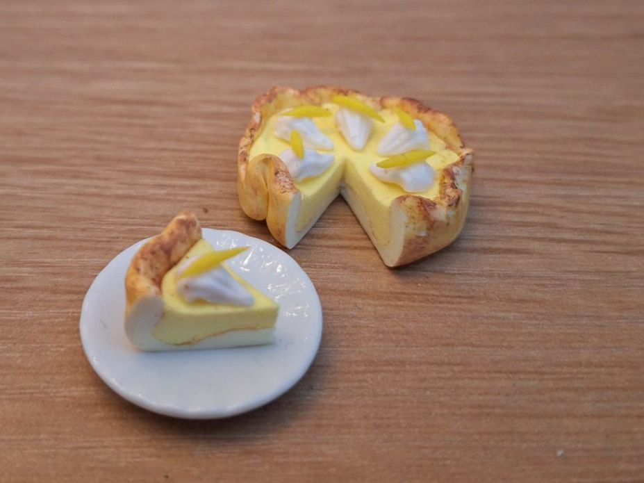 Puppenhäuser & -möbel: Handmade Lemon Pie – Neu (gemäss Beschreibung) aus Zürich von HandmadeTinyFood 2