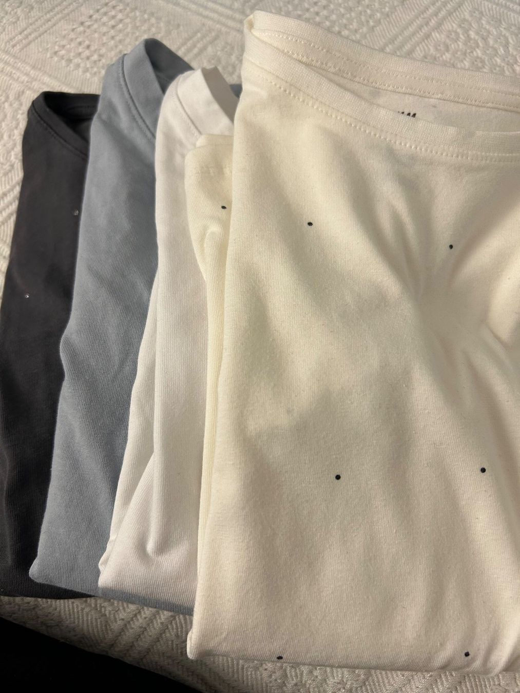 H&M Blusen, T-Shirts & Tops: Shirts Lg.arm 134/152 – Neu und originalverpackt aus Wädenswil von jotijo