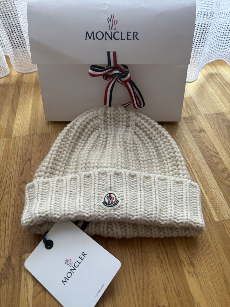 Moncler Altro in Moda donna: Moncler Damenmütze – Nuovo e nell'imballaggio originale da Luzern venduto da des_s9xs