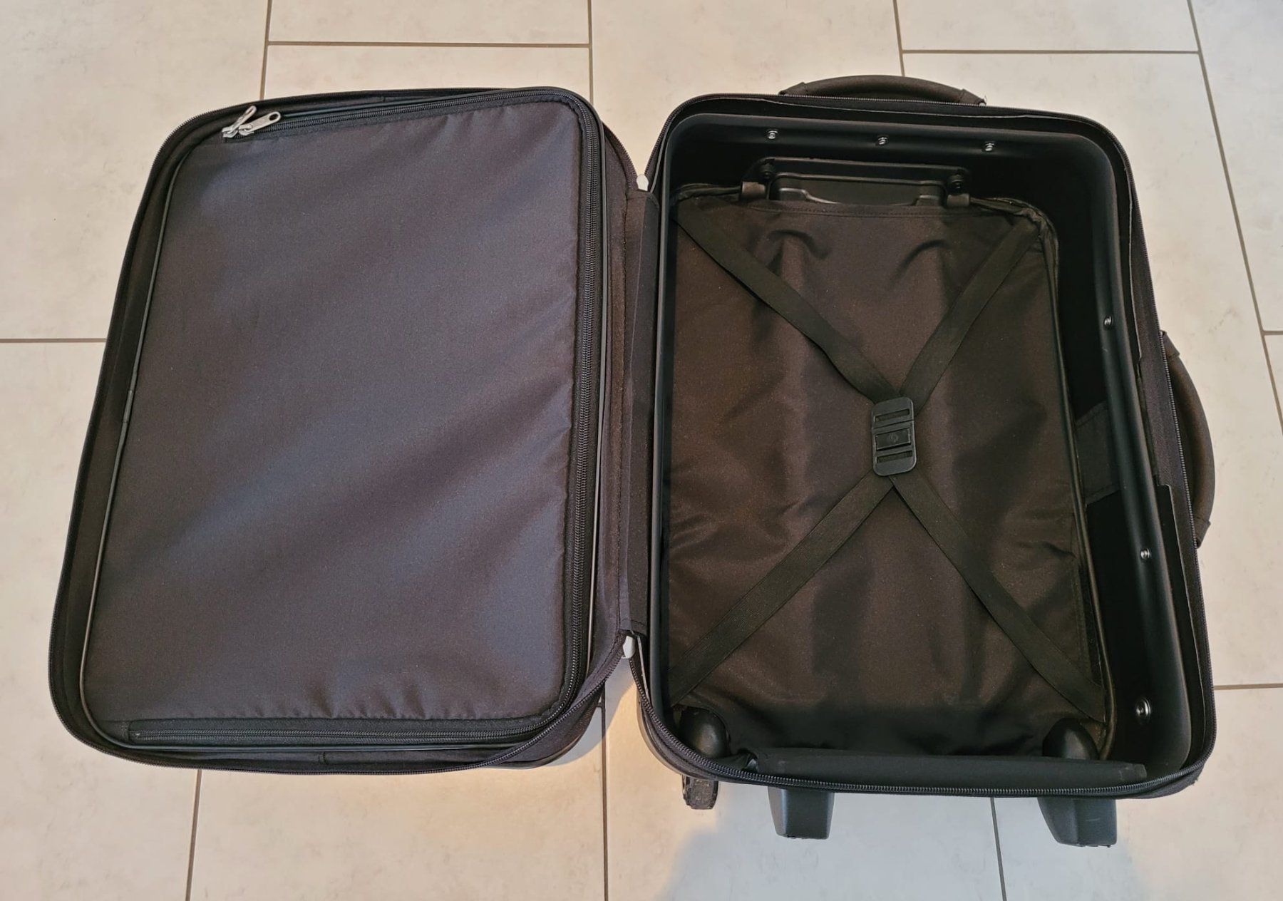 Samsonite Valigie: Reisekoffer Samsonite Serie Accent Kabinengepäck Textil – Difettoso da Kappelen venduto da swyder 5