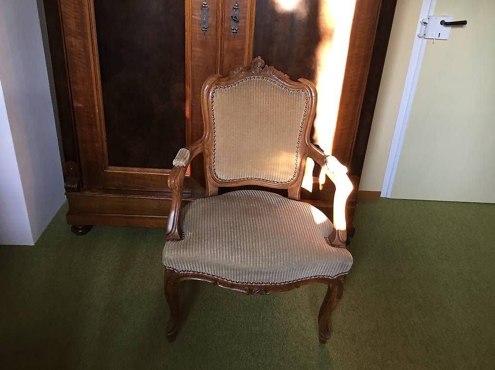Stühle: Stuhl  Gründerzeit  Antik  Nussbaum – Gebraucht aus Winterthur von Wohnhaus