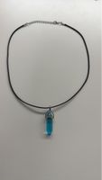 Edle Halskette mit blauem Kristall-Anhänger, neu