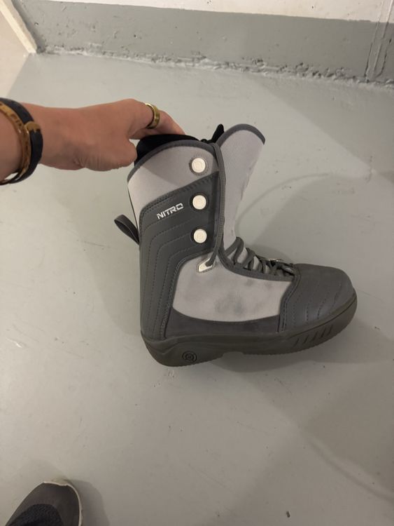 Snowboard Nitro Board: Nitro Snowboard Set mit Schuhen 40.5 – Usato da Riken AG venduto da ClaudiaChristina 3